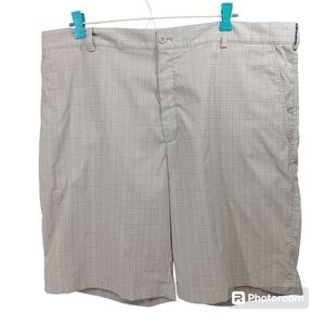 Nike Golf Shorts Mens Dri-Fit Flat Front Gray and White Plaid Size 40